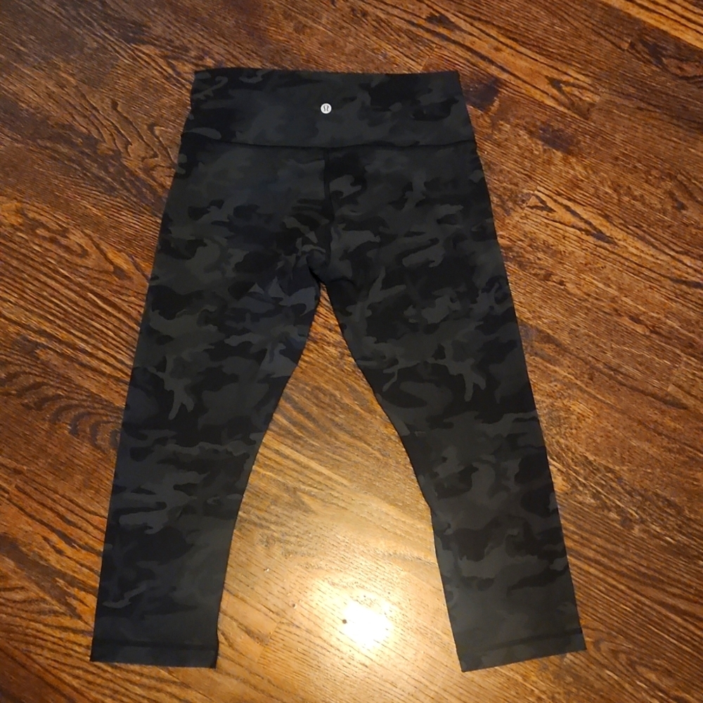 Lululemon Wunder Under Crop (High-Rise) *Full-On Luxtreme 21" Size 10 - Picture 3 of 6
